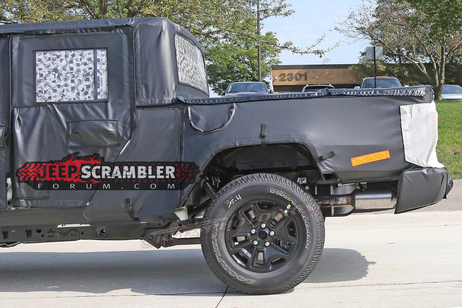 Jeep-Scrambler-JT-Pickup-underbody.g07.jpg